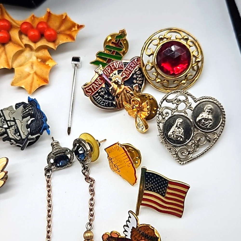 Lot of 74 pc costume jewelry assorted - Picture 1 of 17